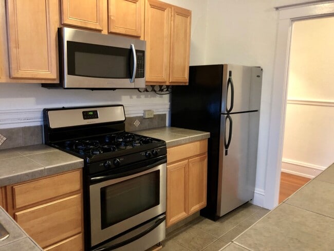 Building Photo - Cozy Nob Hill 1bd - Walk Everywhere! Gas Fireplace, Bonus Storage, Most Utilities Included!