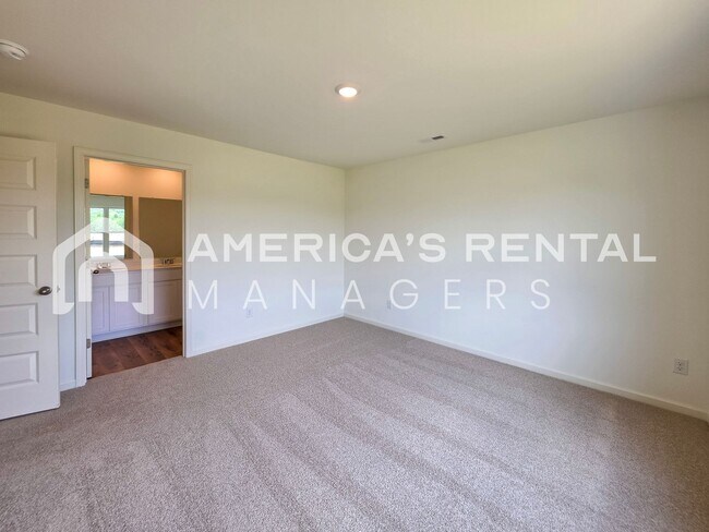 Building Photo - 556 Saddlewood Bnd