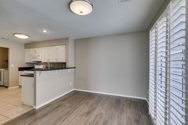 Building Photo - GORGEOUS HOME WITH TONS OF UPGRADES*GATED COMMUNITY WITH A COMMUNITY POOL*