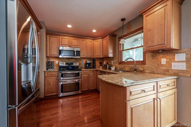 Building Photo - 5 Stonecutter Rd