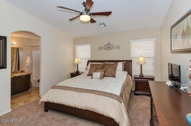 Building Photo - 3332 N Sunaire