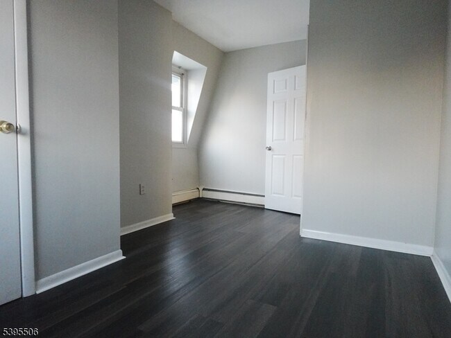 Building Photo - 510 Morris Ave