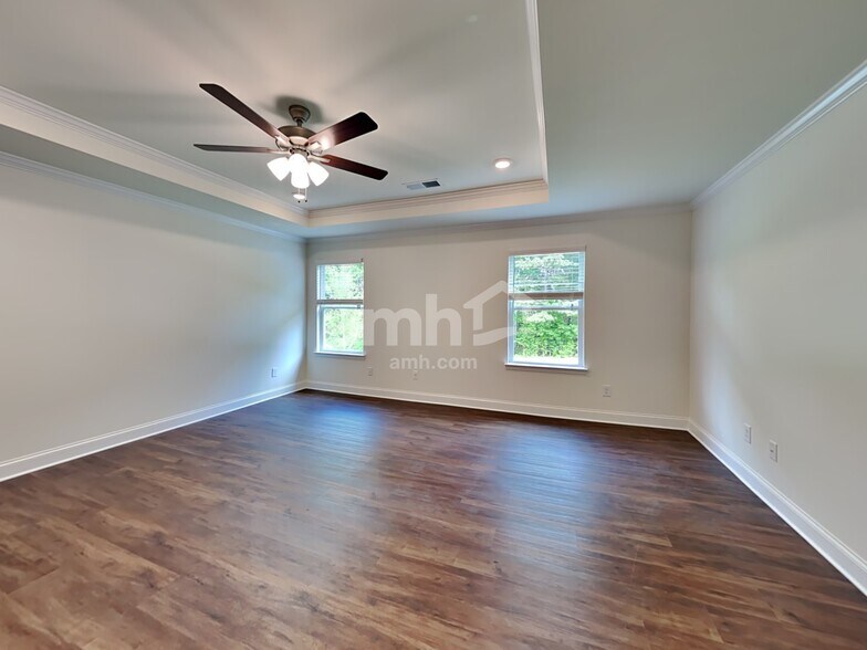 Building Photo - 839 Carnaby Ln