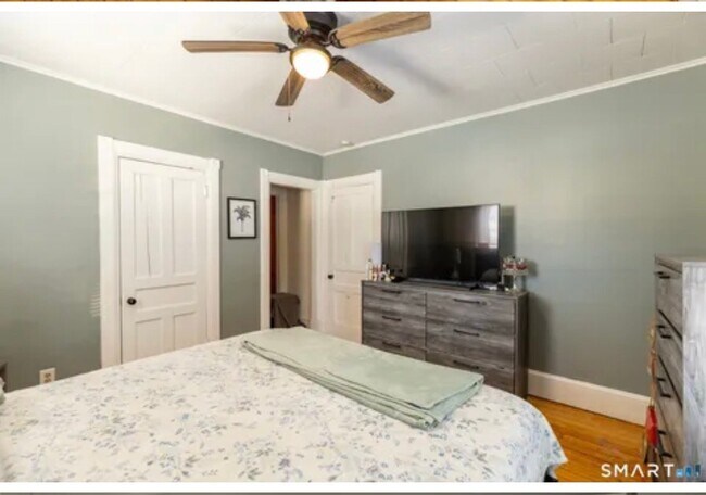 Building Photo - 20 Pleasant St