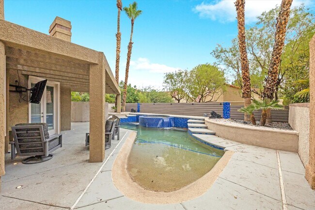 Building Photo - Spanish Trails Pool Home