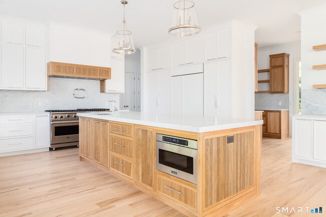 Building Photo - 68 Dearfield Dr