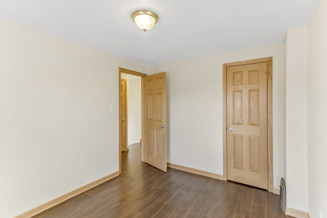 Building Photo - 5156 W 63rd Pl
