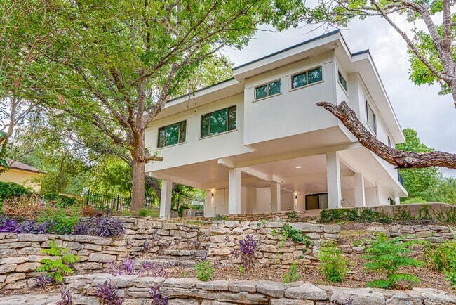 Building Photo - 568 W Quill Dr