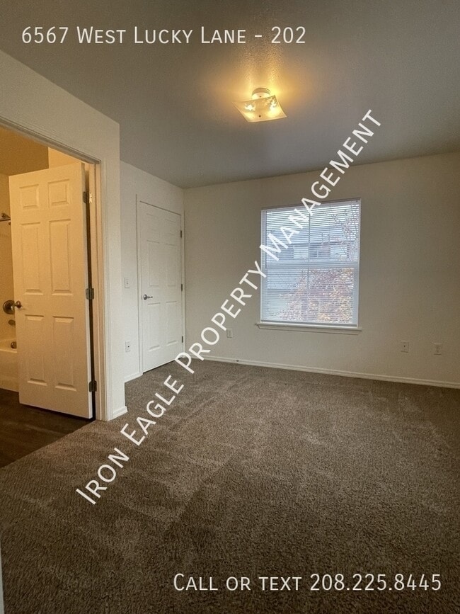 Building Photo - 6567 W Lucky Ln