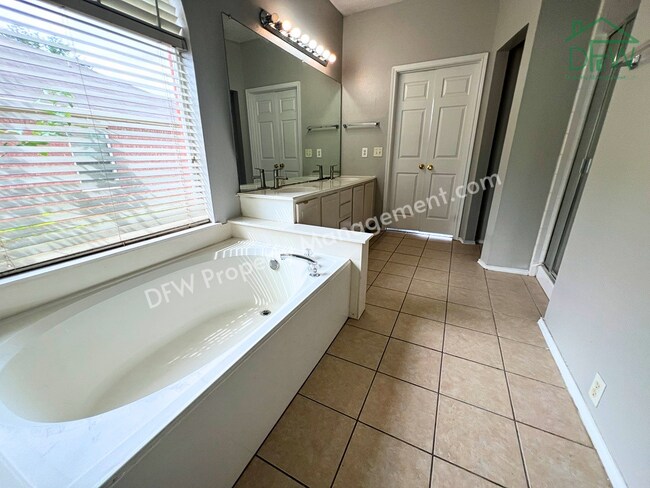 Building Photo - Spacious 5-Bedroom, 3.5-Bathroom Home for Lease in Denton, TX