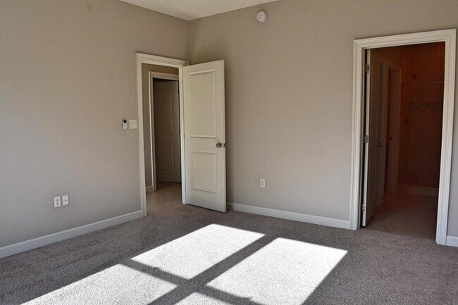 Building Photo - 416 Tropical Way