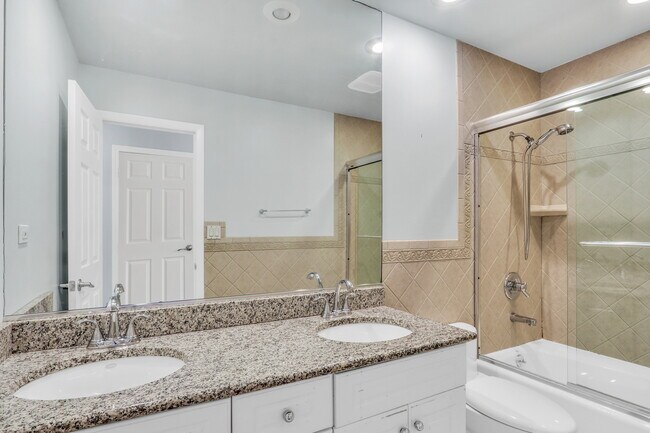 Building Photo - 107 E Burr Oak Dr