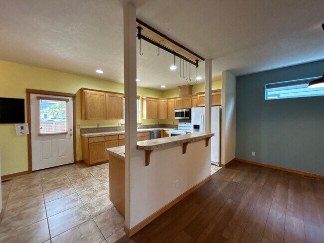 Building Photo - 3 Bedroom / 2 Bathroom House in NW Redmond - PENDING APPLICATION