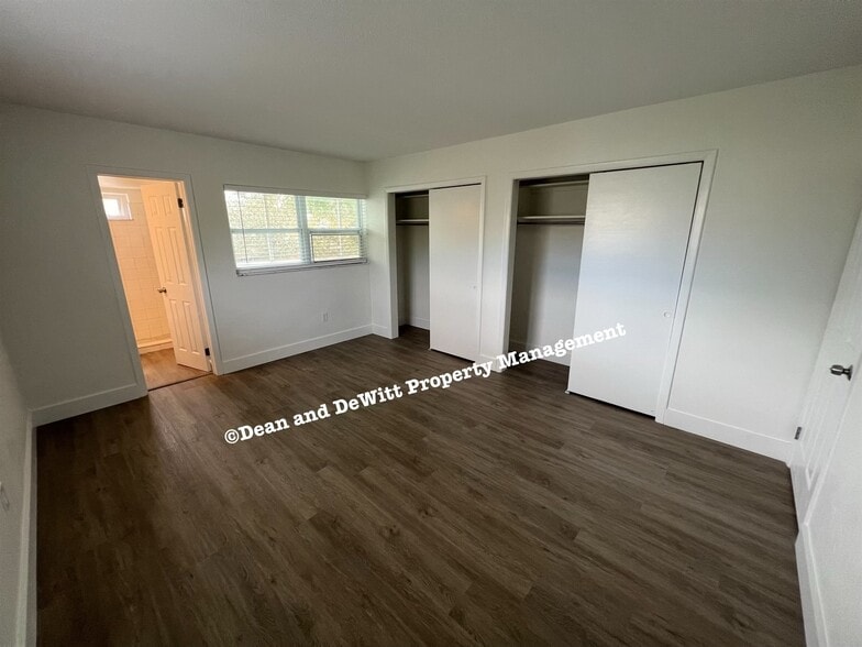 Building Photo - 2 Bed/1 Bath - Unit 6