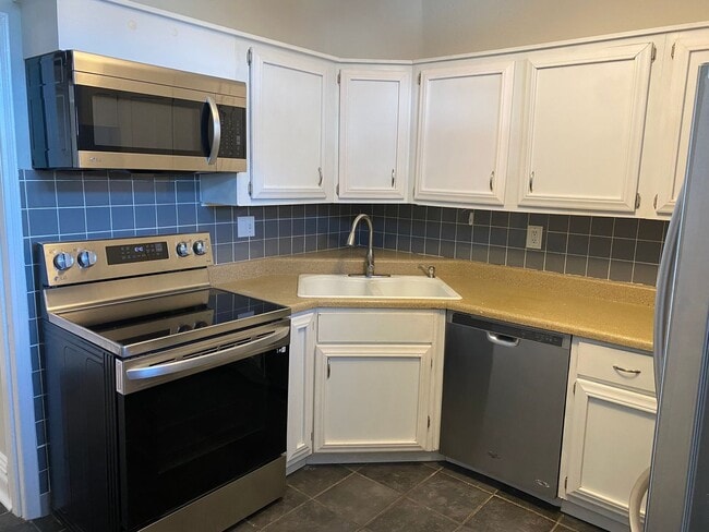 Building Photo - Lovely Home in Tower Grove South