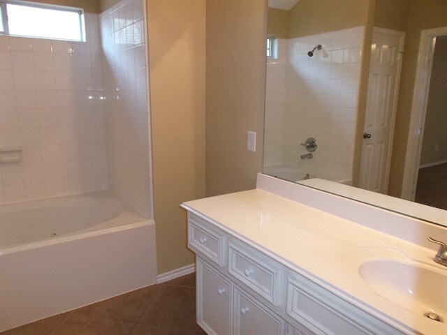 Building Photo - 9307 Lakeway View Ln