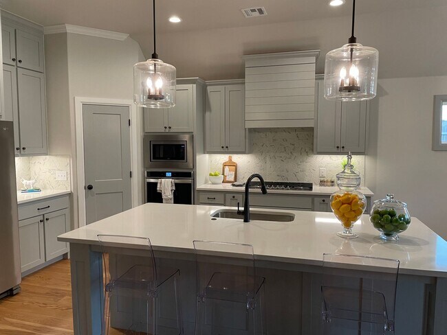 Building Photo - 4 Bed, 3 Bath in Deer Creek Schools