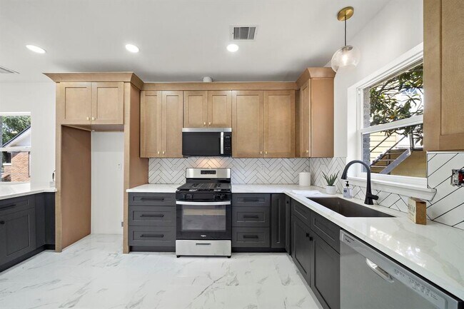 Building Photo - 2811 Barbee St
