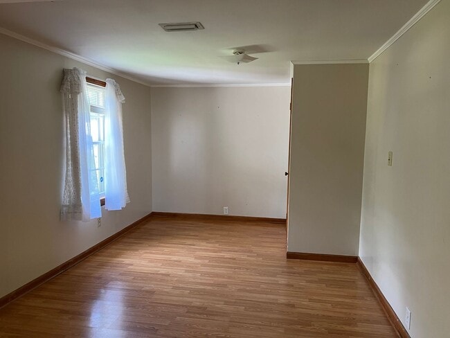 Building Photo - 3BR/2BA Available NOW- Napier Field