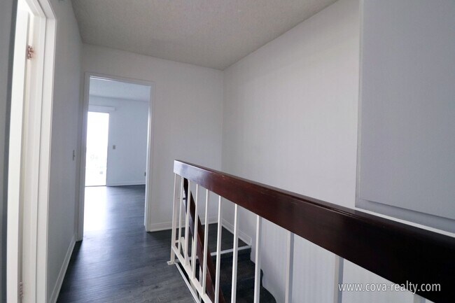 Building Photo - 271 S Ventura Rd