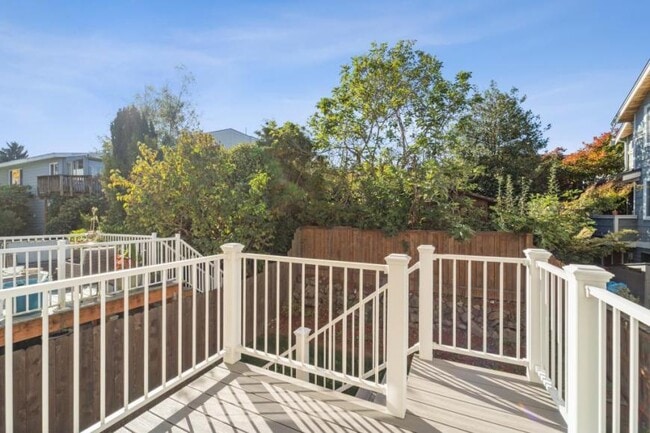 Building Photo - 3 bedroom in Seattle WA 98103