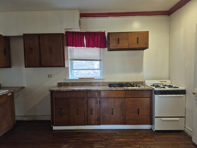 Building Photo - 1148 N Mayfield Ave