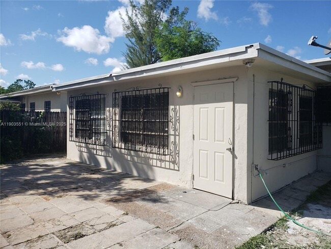 Building Photo - 1370 NW 116th Terrace