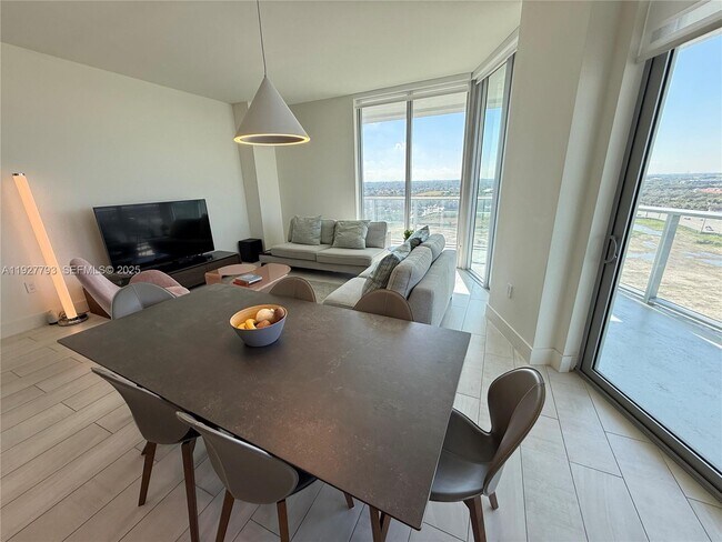 Building Photo - 2000 Metropica Wy