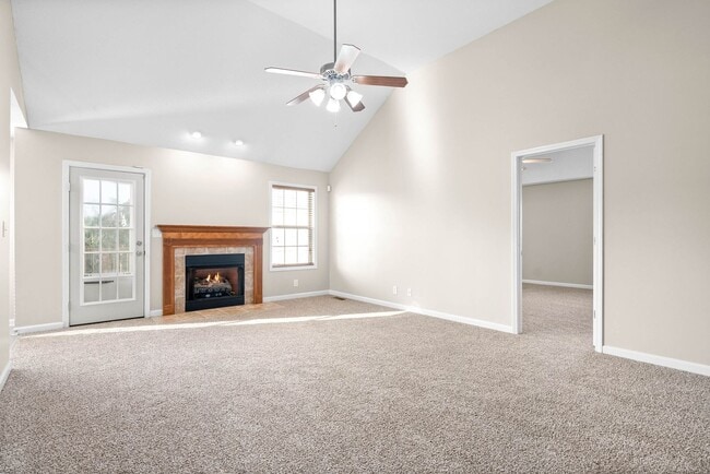 Building Photo - Pet Friendly Three Bedroom with Bonus!