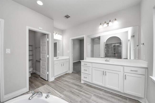 Building Photo - 6022 Daggerwing Wy