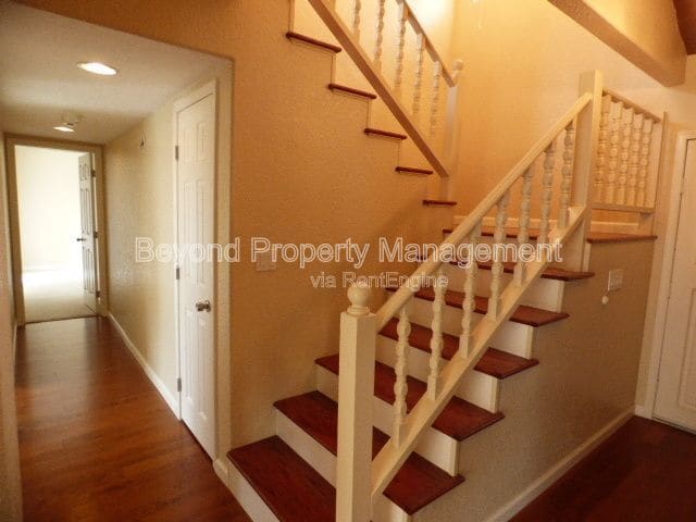 Building Photo - 521 Vicki Pl