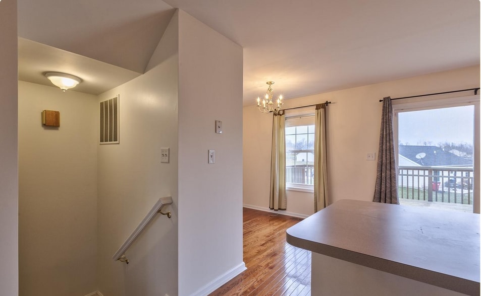 Building Photo - 106 Sir Washington St