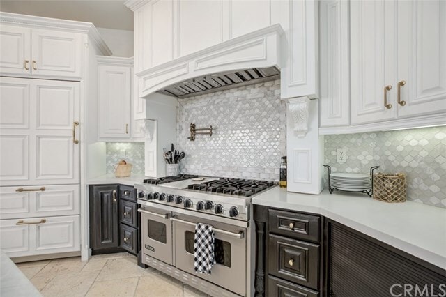 Building Photo - 736 Esplanade