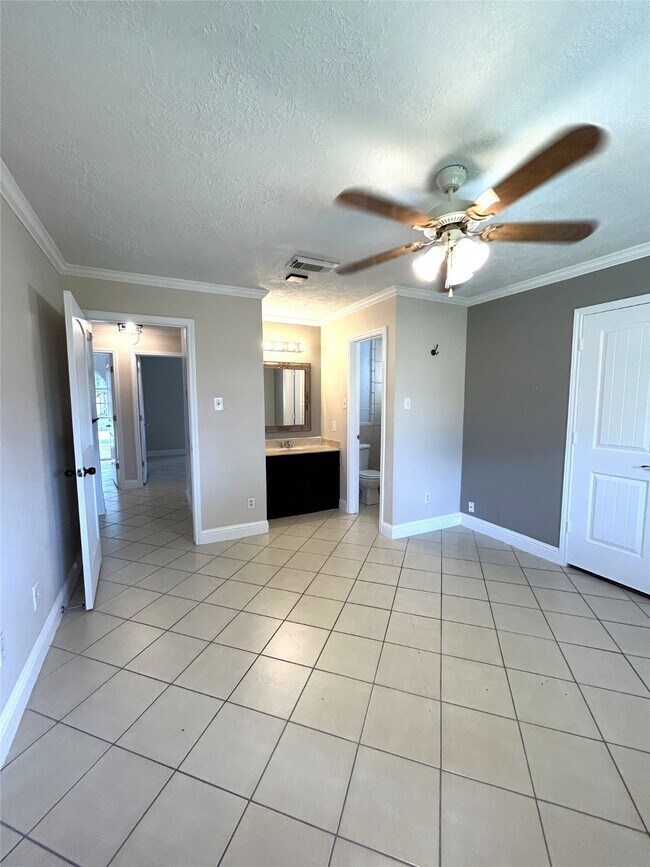 Building Photo - 2715 Spring Canyon Ct