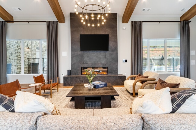 Building Photo - Madison Overlook