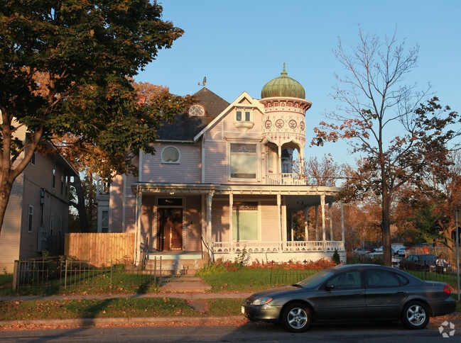 Building Photo - 2500 Portland Ave