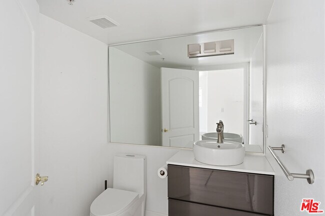 Building Photo - 2311 Schader Dr