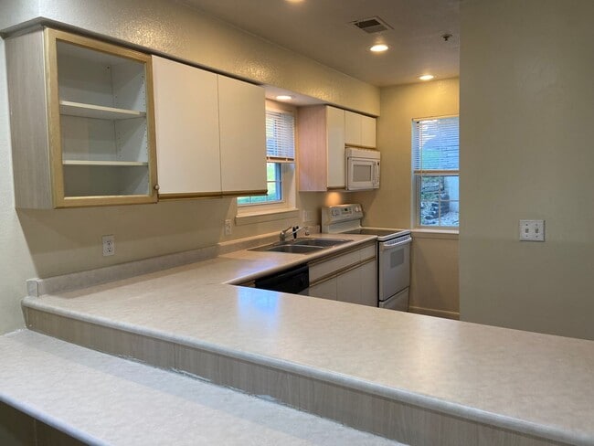 Building Photo - Condo in The Bluffs of Holiday Hills Resort