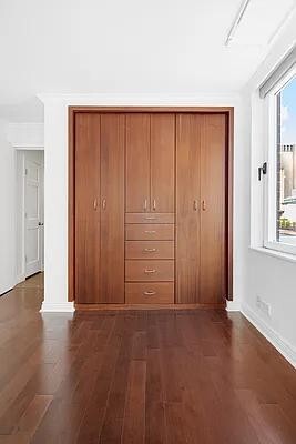 Building Photo - 275 Greenwich St