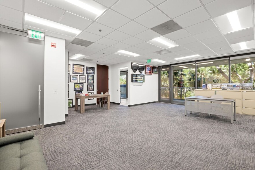 Building Photo - 2701 N Rocky Point Dr