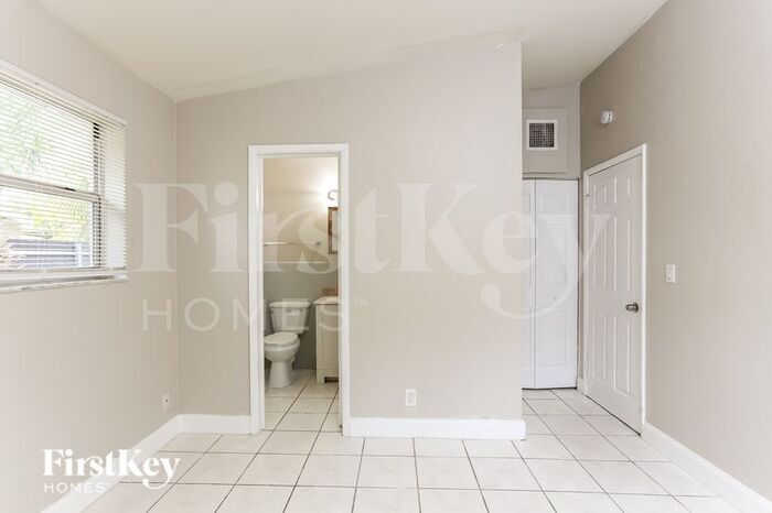 Building Photo - 1290 SW 28th Ave