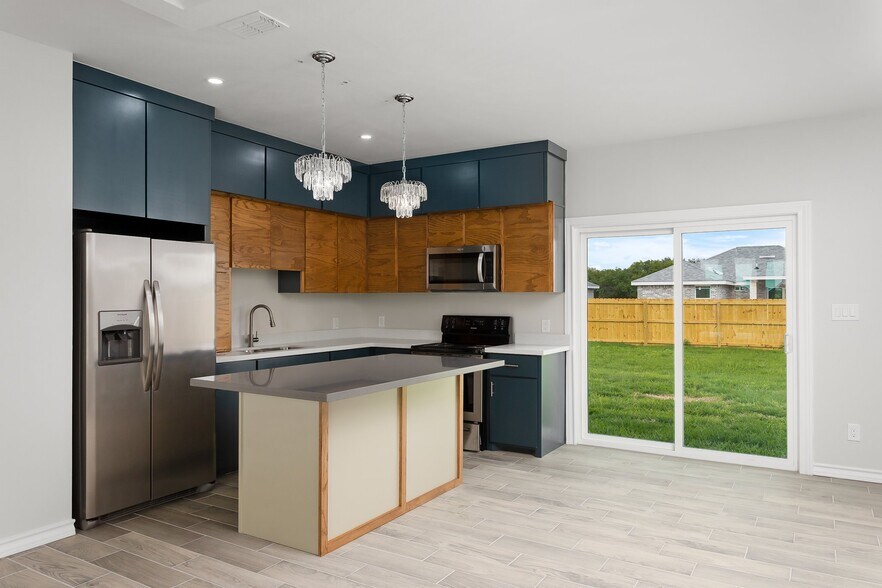 Building Photo - 313 E Moore Rd