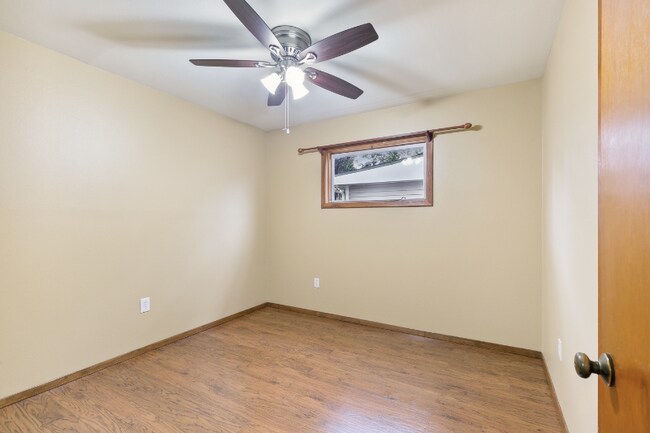 Building Photo - 420 Moss Ln