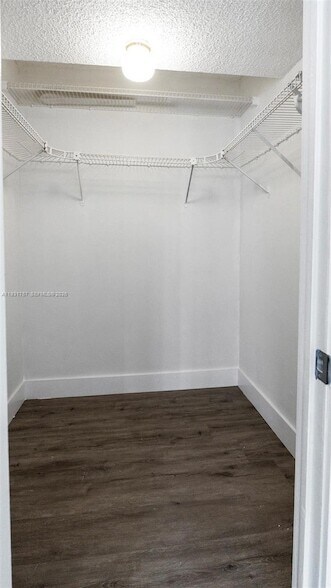 Building Photo - 4158 Inverrary Dr