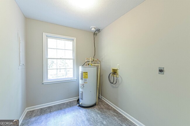 Building Photo - 25 Elberta Dr