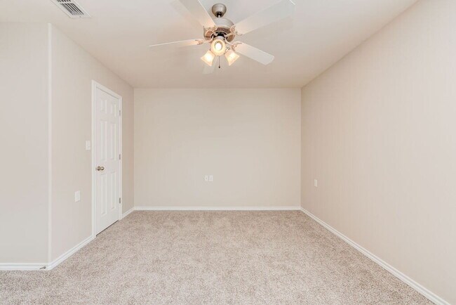 Building Photo - Spacious 4-Bedroom Gem in North Lubbock