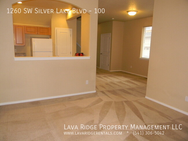 Building Photo - 1260 SW Silver Lake Blvd