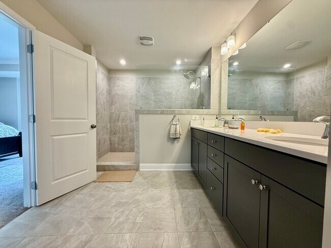 Building Photo - 254 Deardom Wy