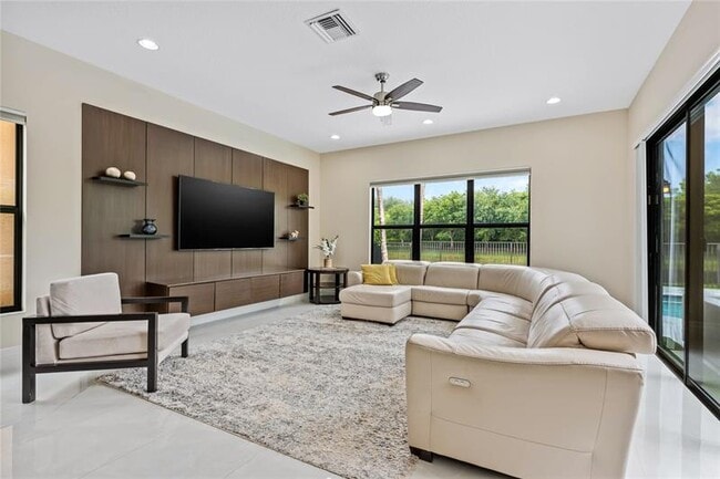 Building Photo - 9571 Eden Roc Ct