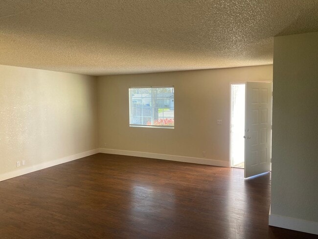 Building Photo - 1155 Beltline Rd